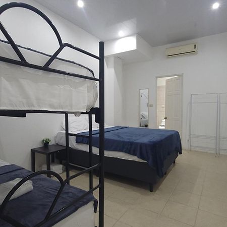 Surfo House Hotel & Hostel Тамариндо Екстериор снимка