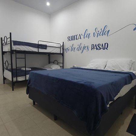 Surfo House Hotel & Hostel Тамариндо Екстериор снимка