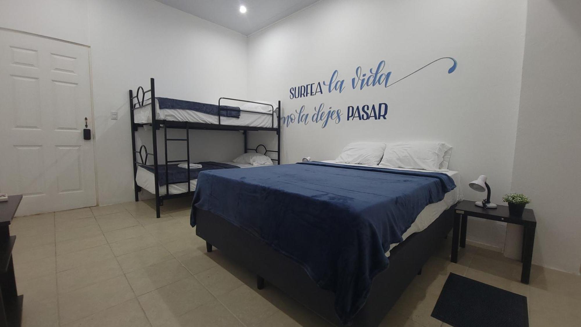 Surfo House Hotel & Hostel Тамариндо Екстериор снимка