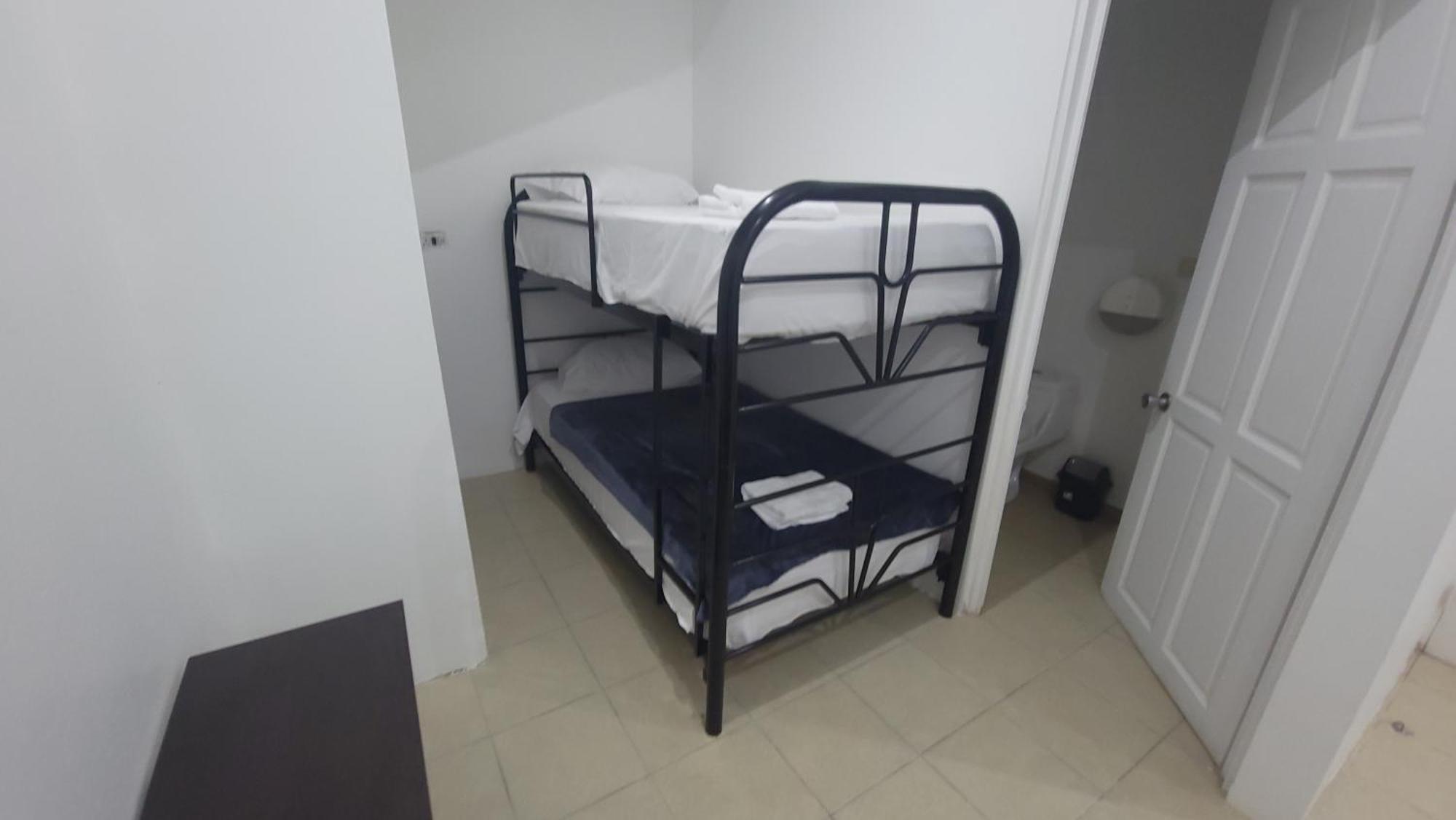 Surfo House Hotel & Hostel Тамариндо Екстериор снимка