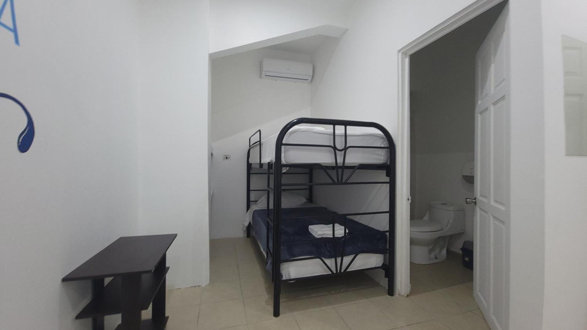 Surfo House Hotel & Hostel Тамариндо Екстериор снимка