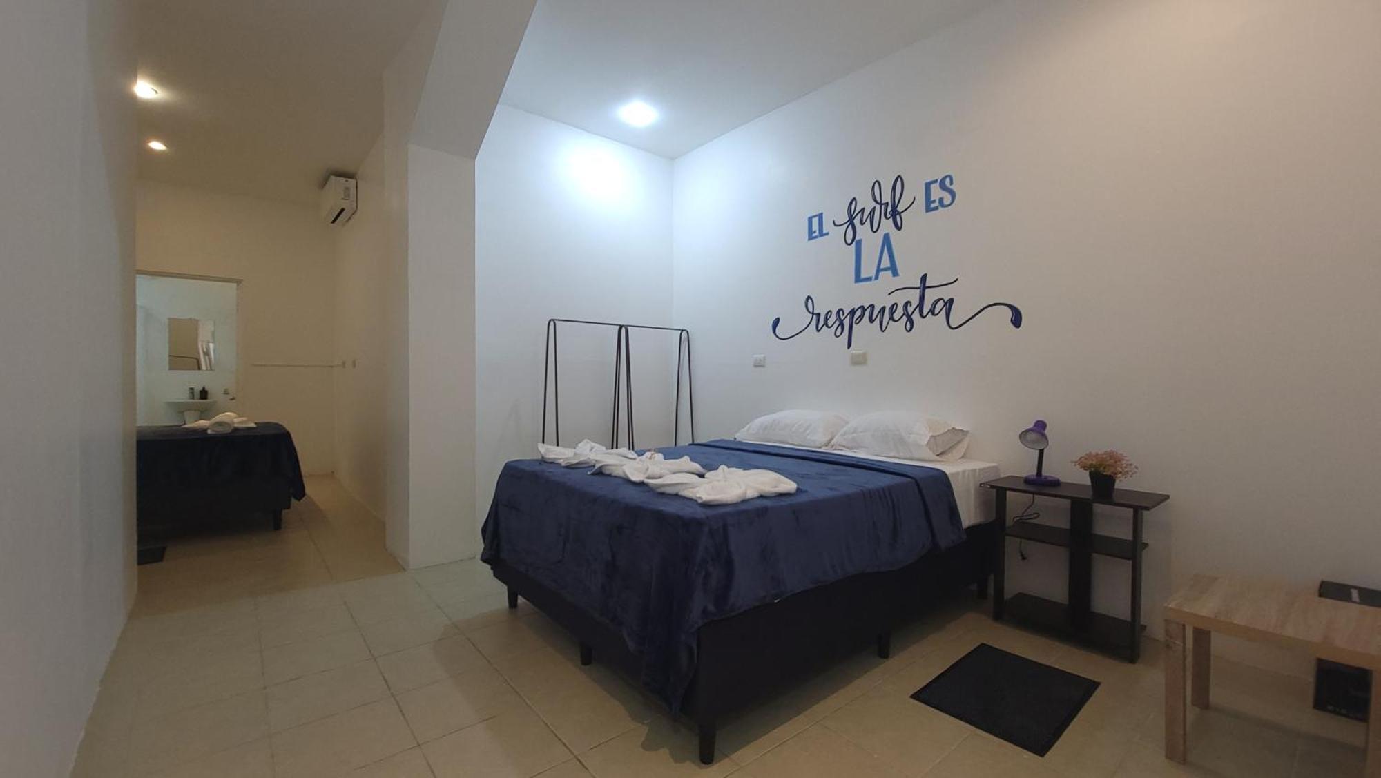 Surfo House Hotel & Hostel Тамариндо Екстериор снимка