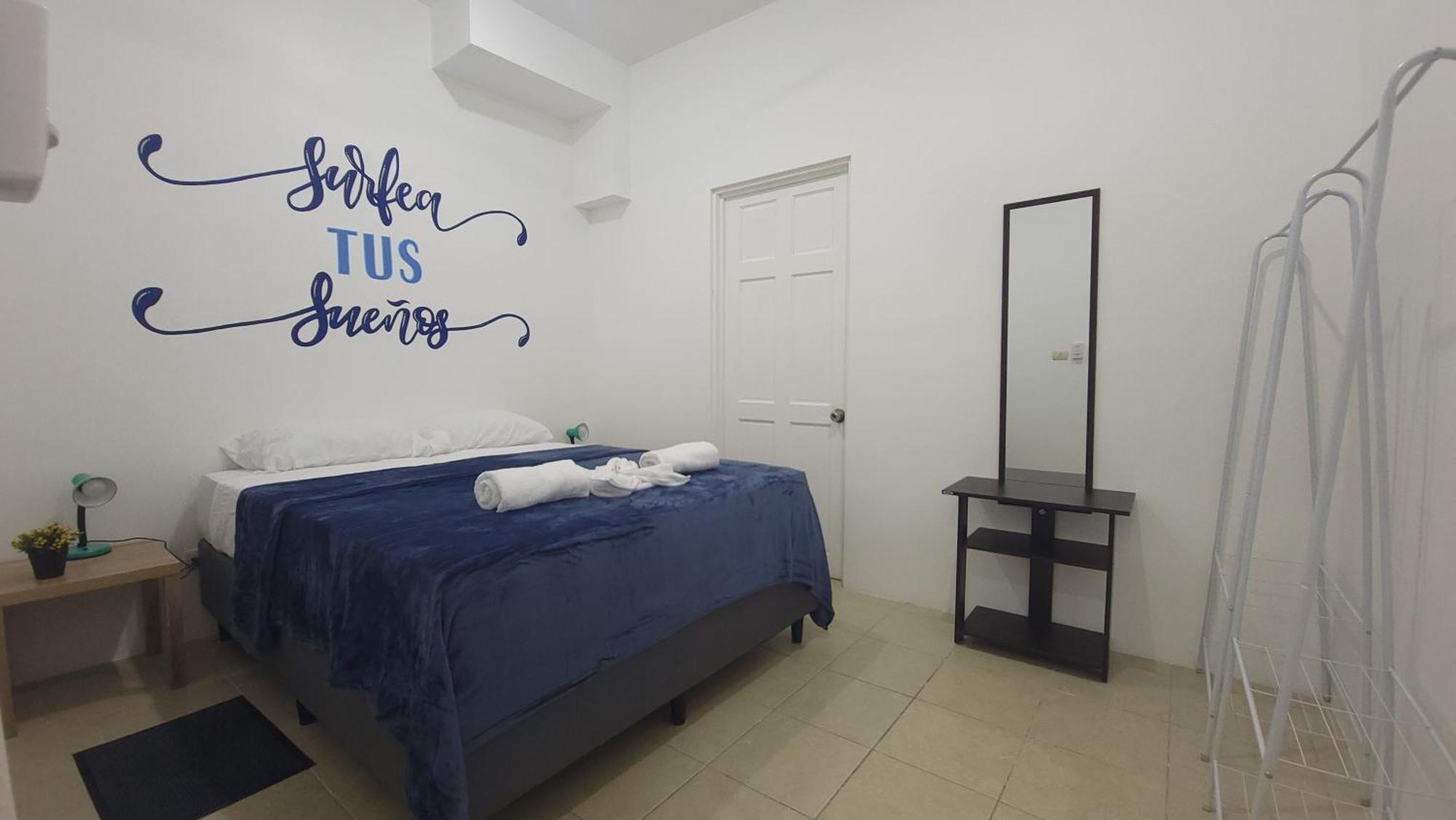 Surfo House Hotel & Hostel Тамариндо Екстериор снимка