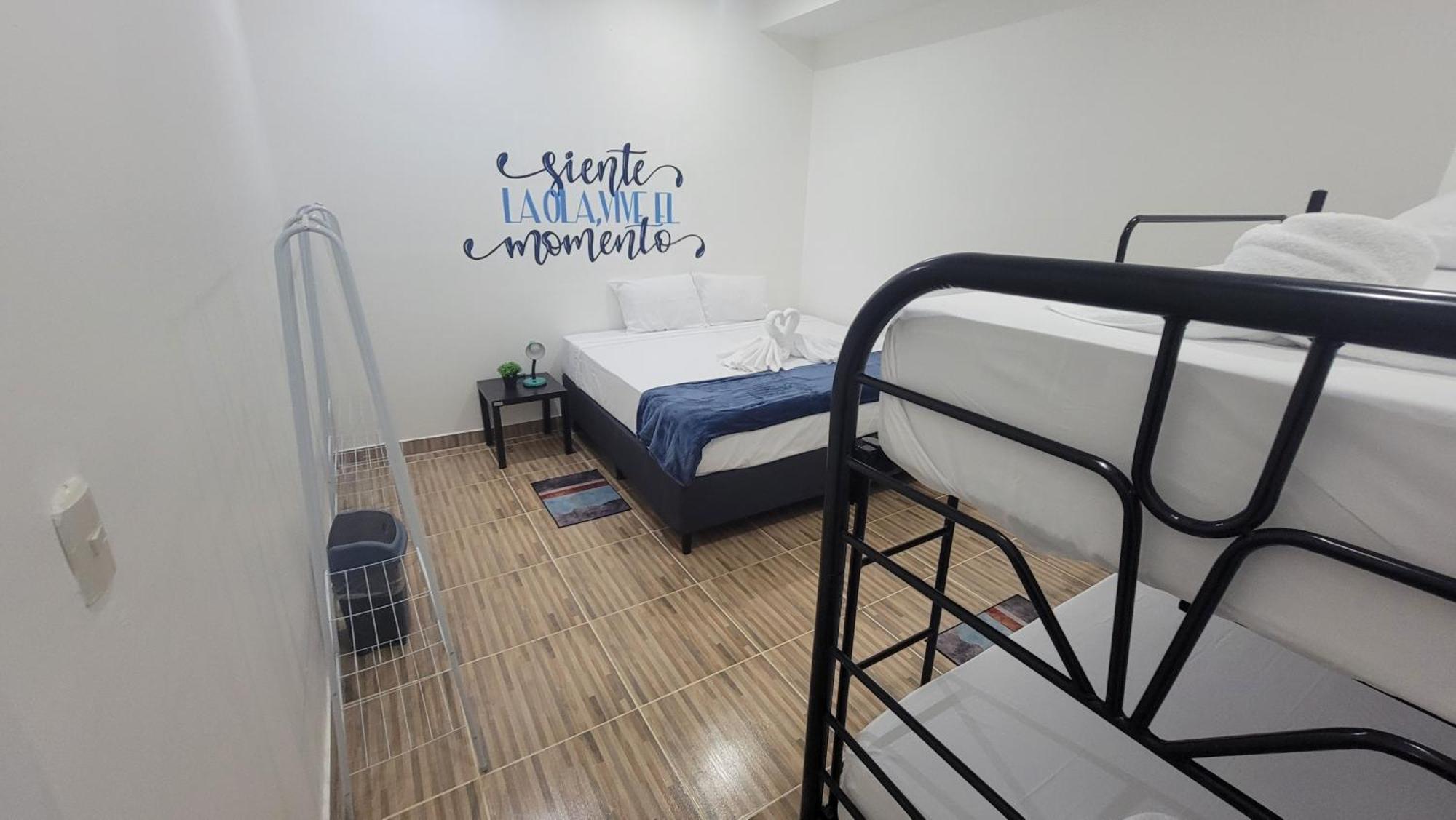 Surfo House Hotel & Hostel Тамариндо Екстериор снимка