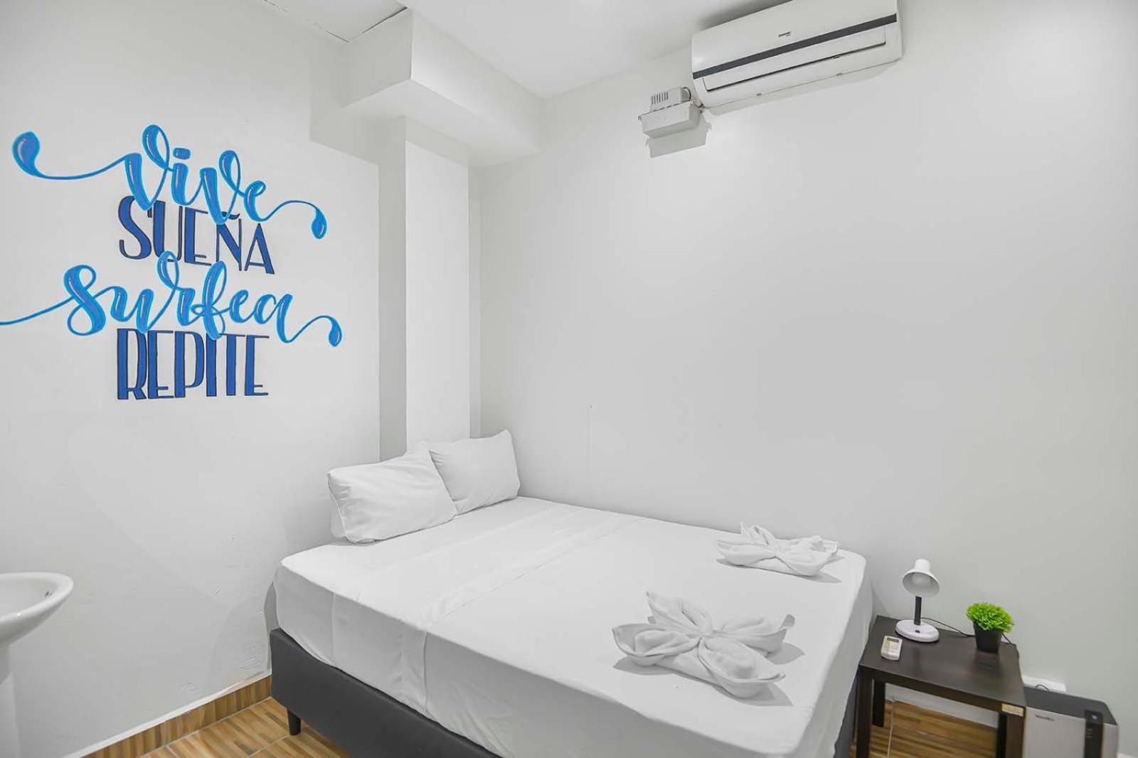 Surfo House Hotel & Hostel Тамариндо Екстериор снимка